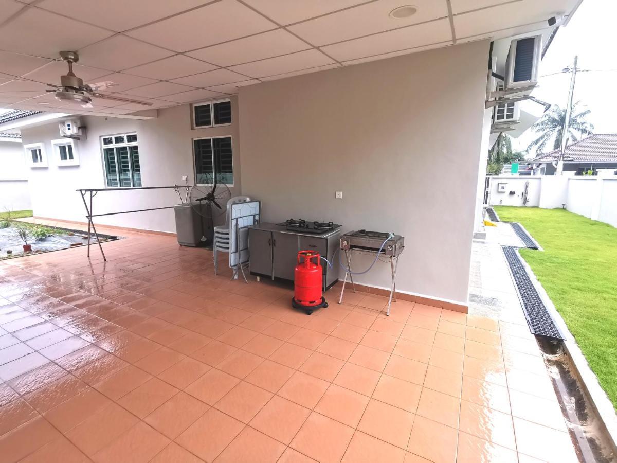 Karaoke Lawnview Tvbox Bbq Villa Batu Pahat